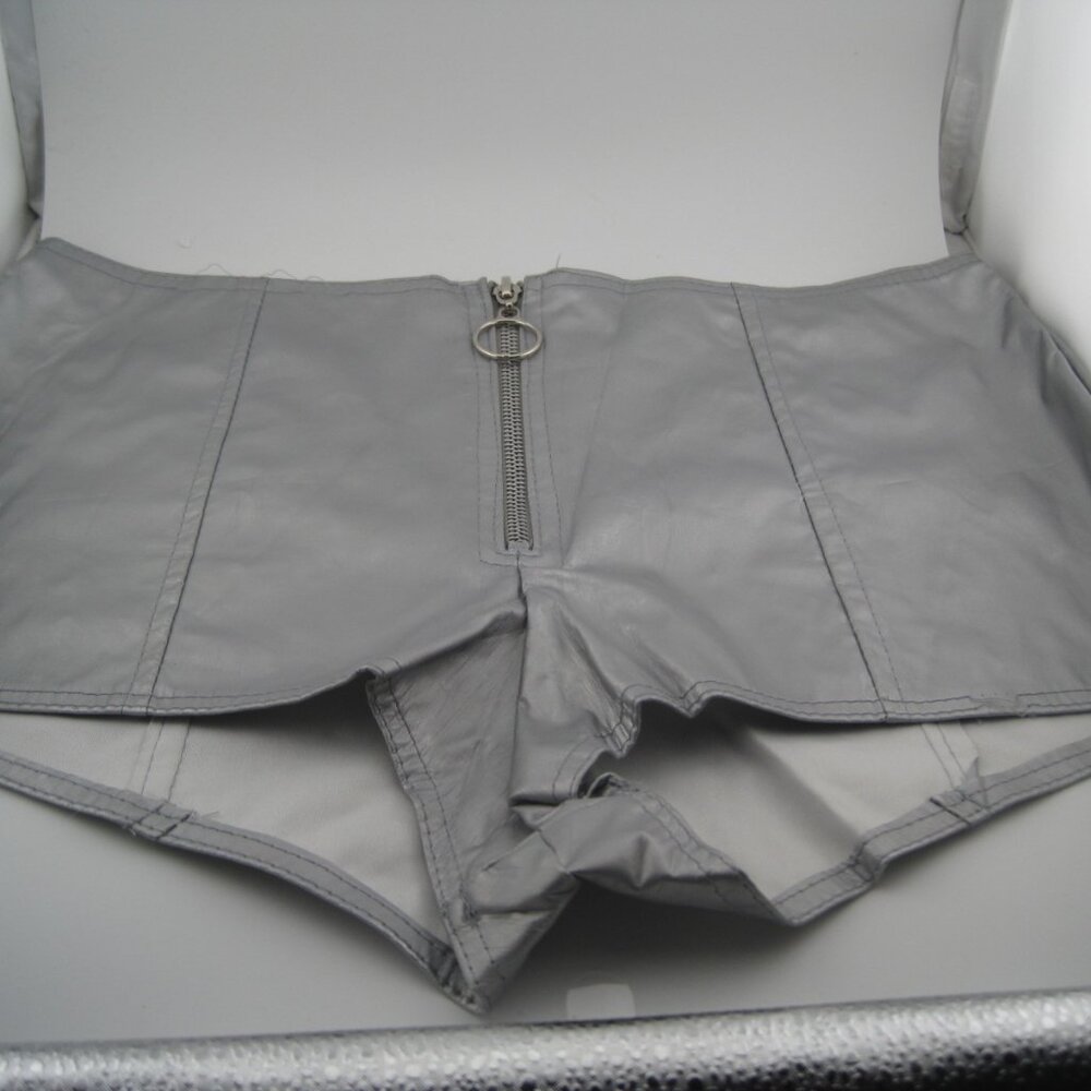 Leg Avenue Womens Size Large Silver Shiny Vinyl Short Bootie V Shorts w/ Zipper